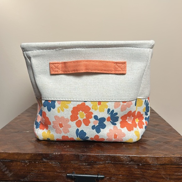 🏠 (2) Floral/Rainbow Storage Totes with Handles! Medium/Large Sized - Picture 3 of 6